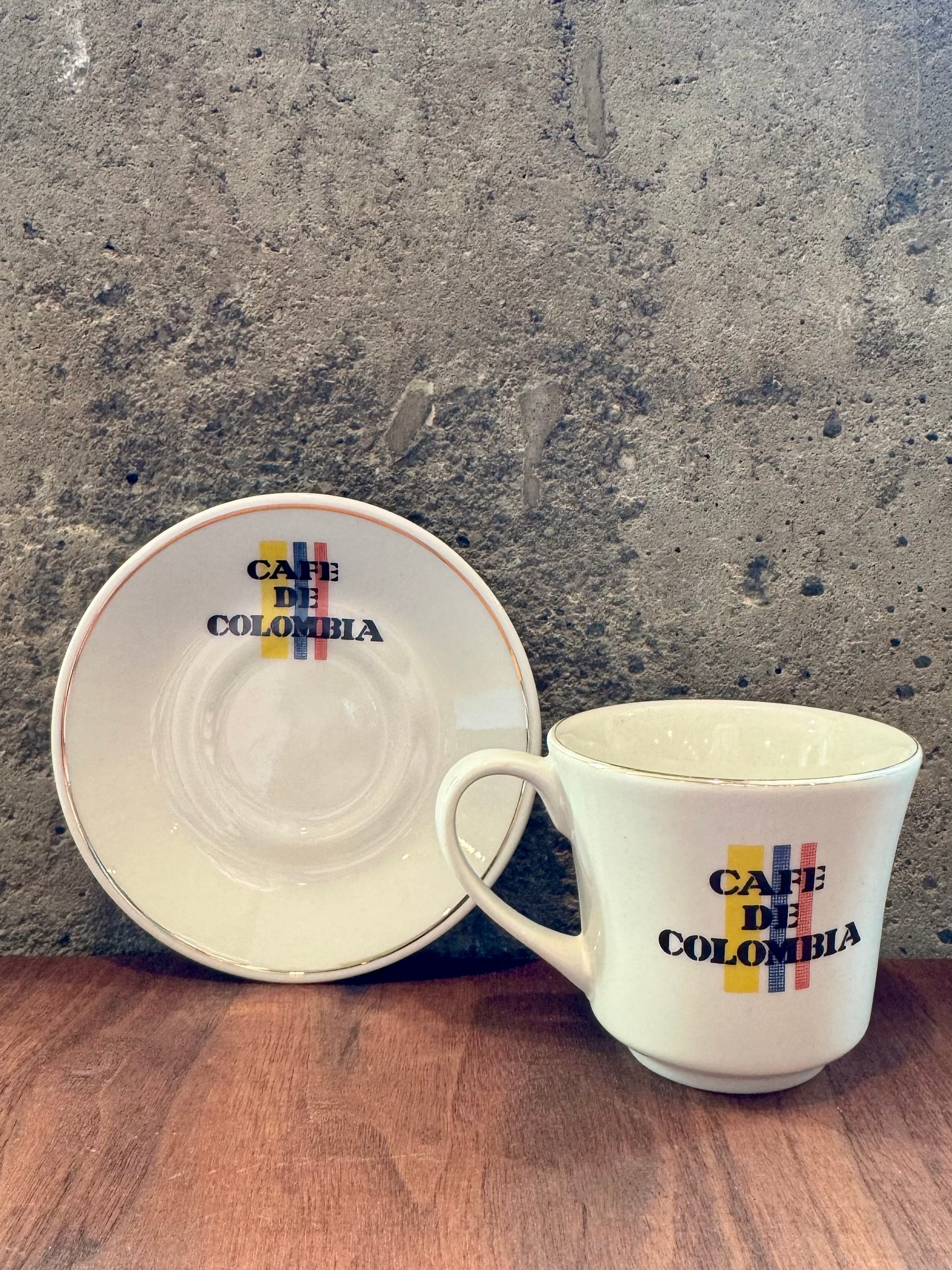 Cafe de Colombia cups and saucers