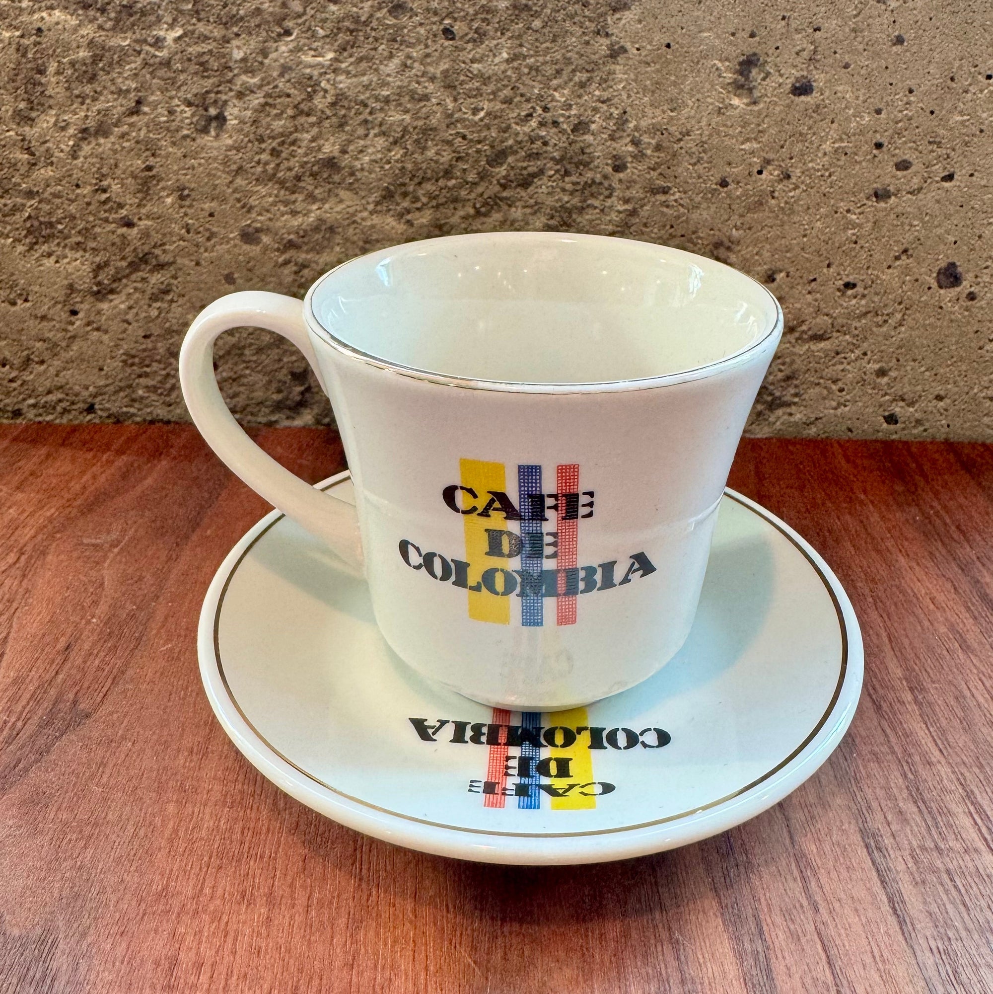 Cafe de Colombia cups and saucers