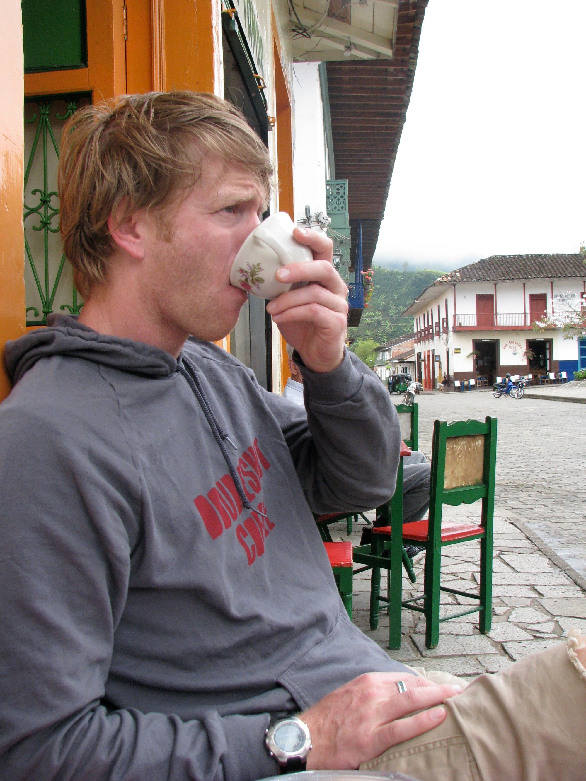 Cafe de Colombia cups and saucers